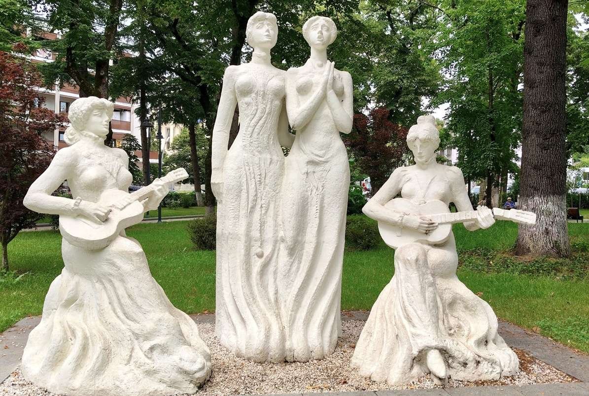 The Ishkhneli Sisters