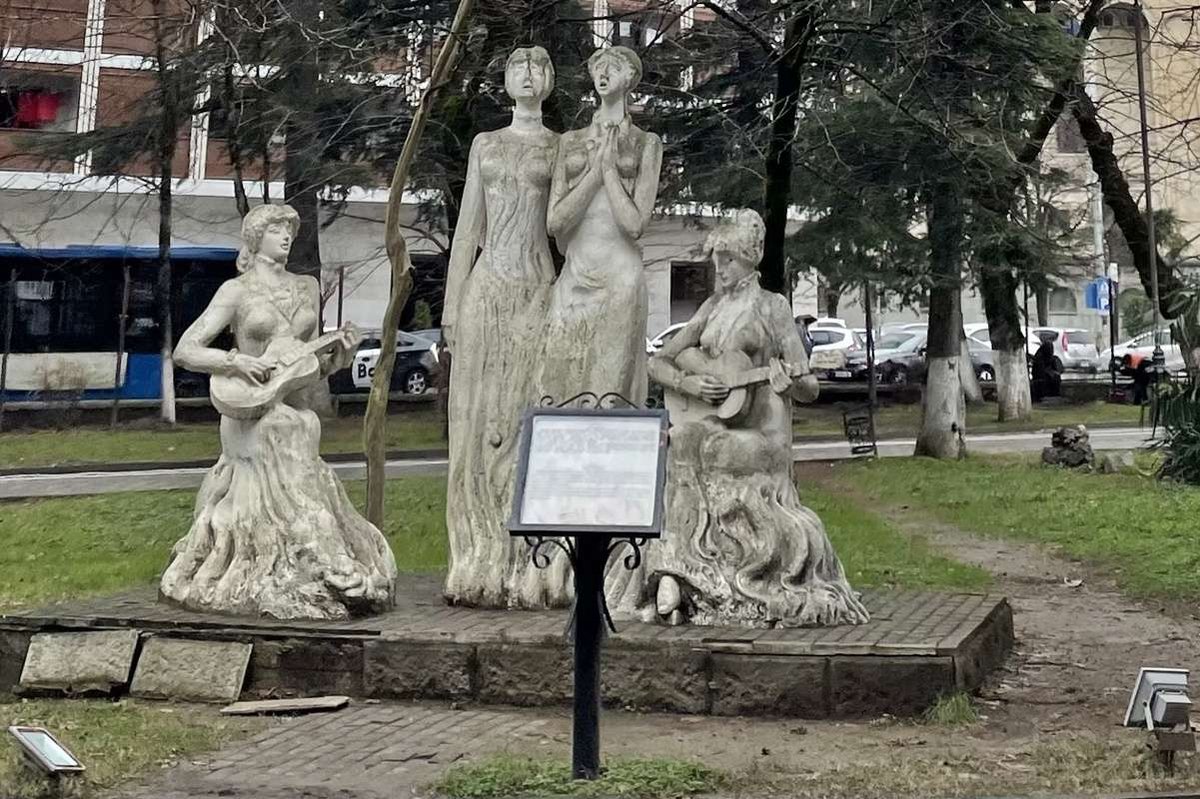The Ishkhneli Sisters