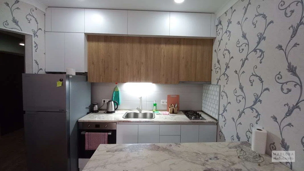 Кухня в апартаментах The Yellow Brick Apartment