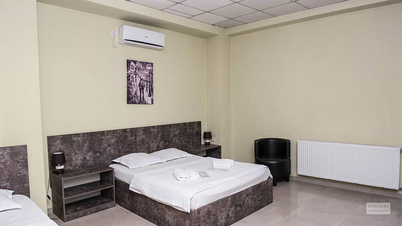 Спальное место в номере отеля Tiflis Avlabari
