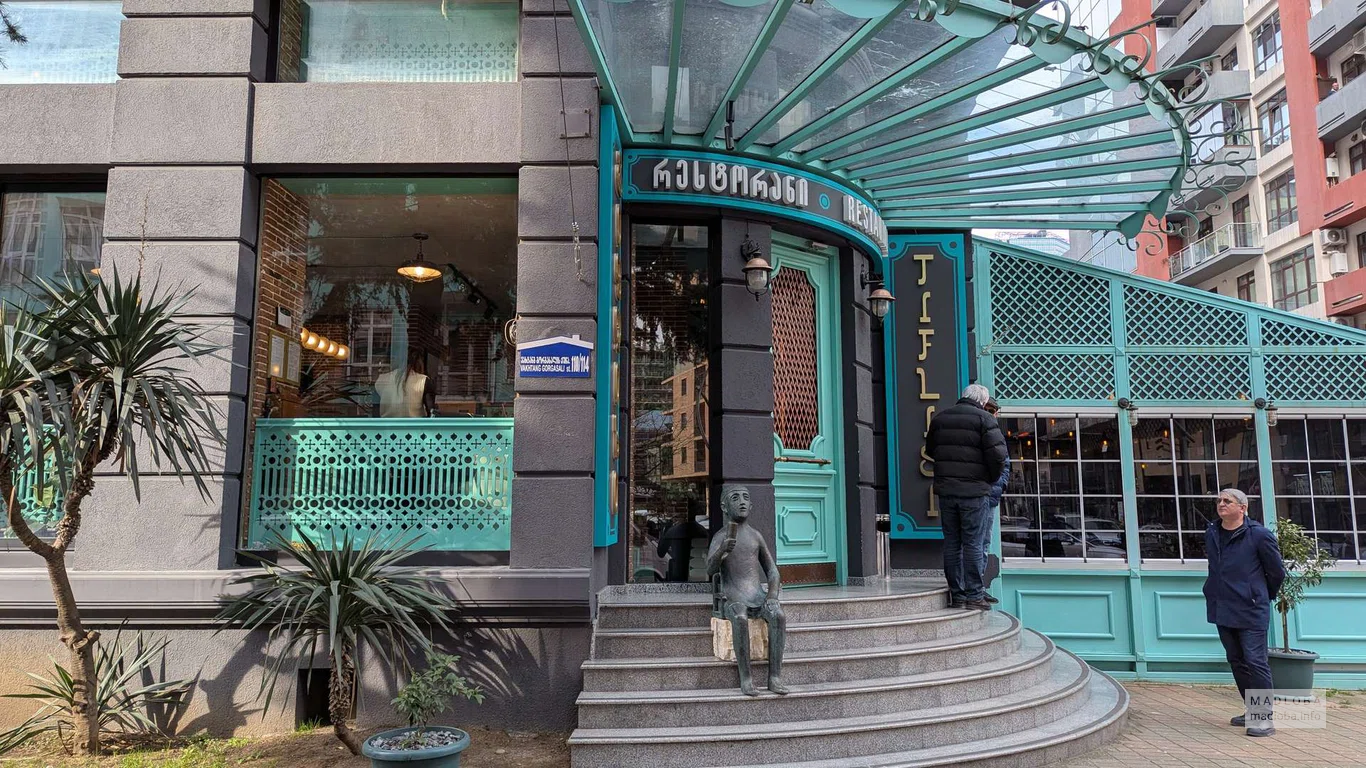 Ресторан с грузинской кухней "Tiflisi" в Батуми