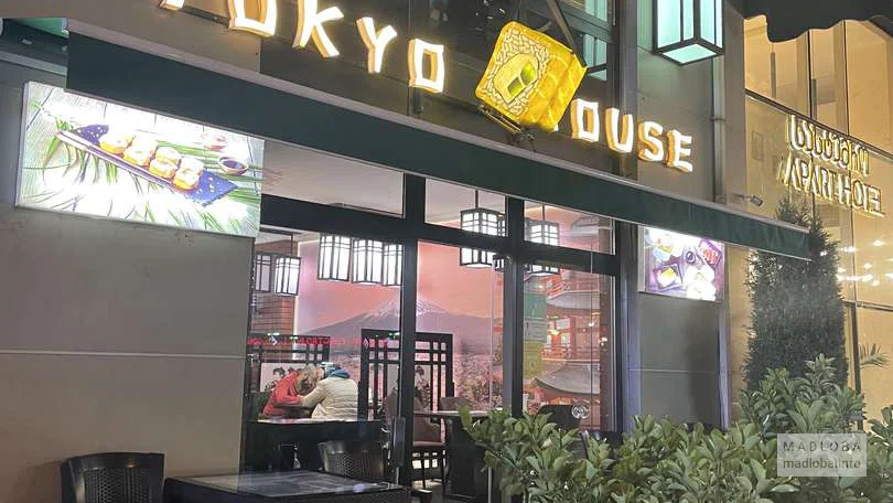 Вход в Tokyo House