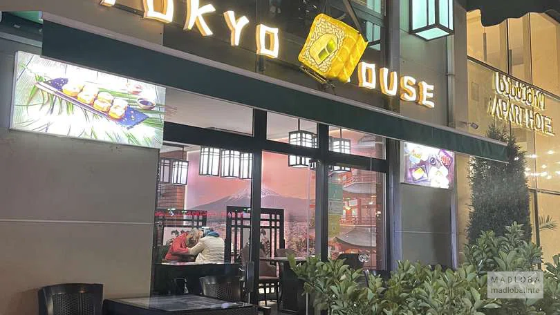 Вход в ресторан Tokyo House