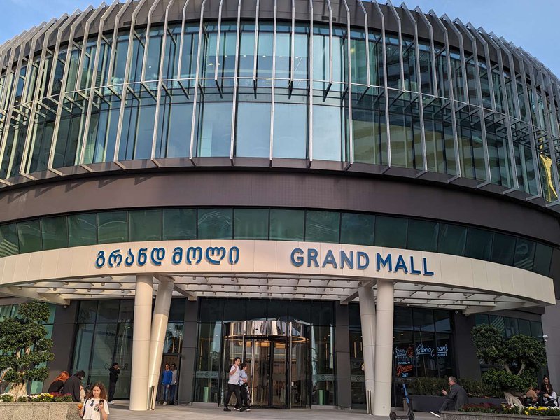 Куда пойти на шопинг в Батуми? Новый ТЦ "Grand Mall"