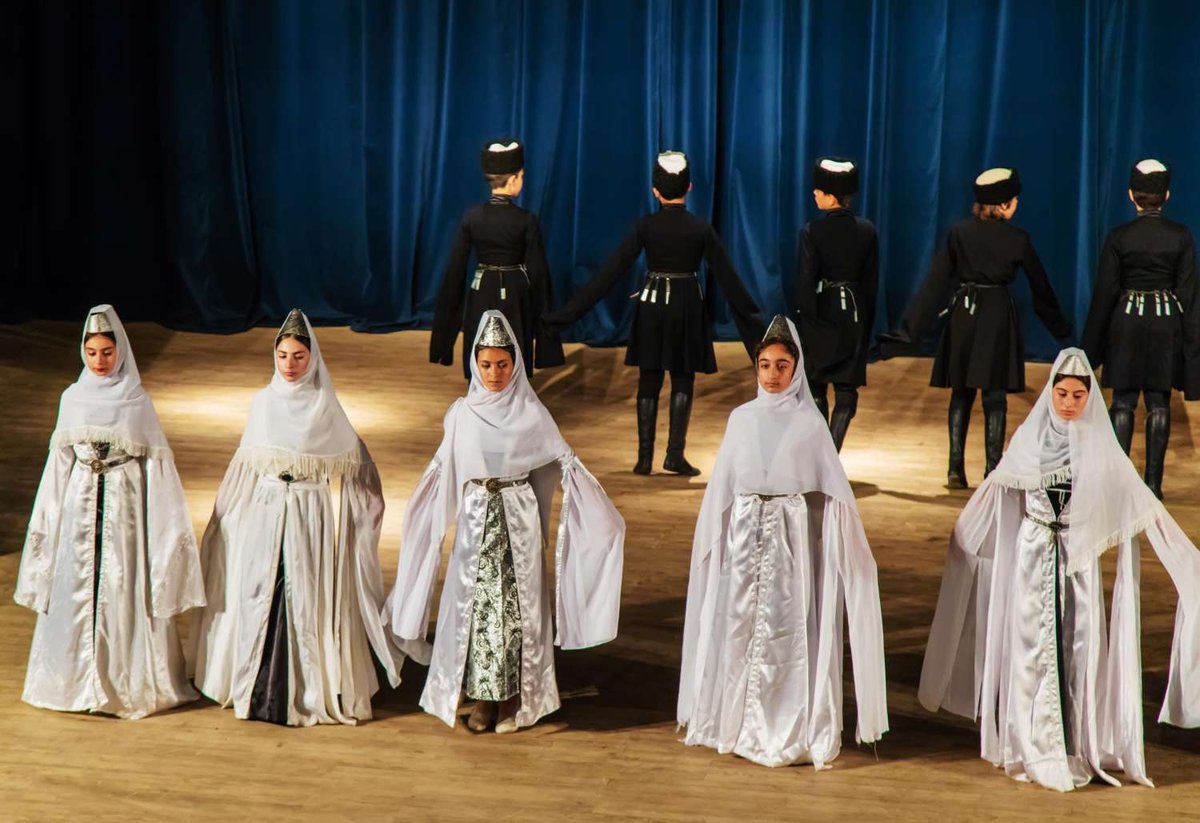 Traditional-Georgian-Dances-01.original