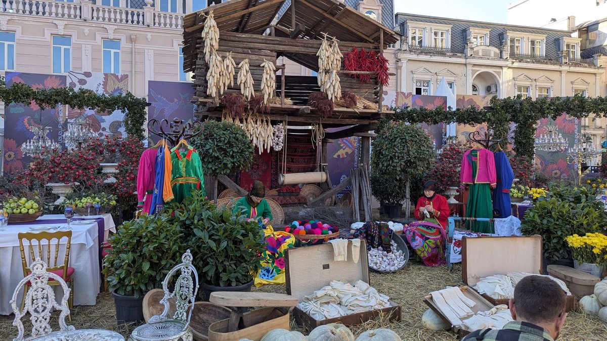 Traditional Corner Knitting and Country Coziness