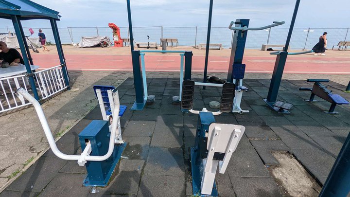 Simulators on the embankment No. 3 (near the amusement park at the water park)