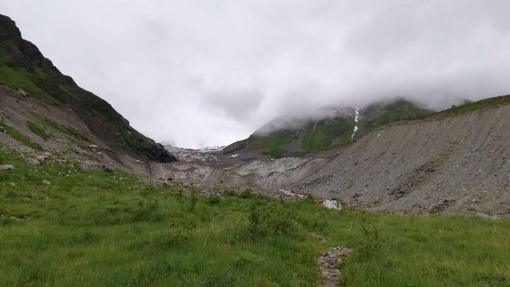 Trail to the Shkhara glacier