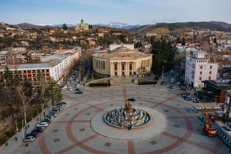 Tsentralnaya ploshchad kutaisi.max-800x600