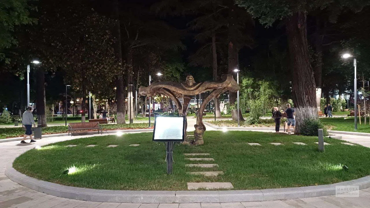 Памятник погибшим во время гражданской войны 1993 года