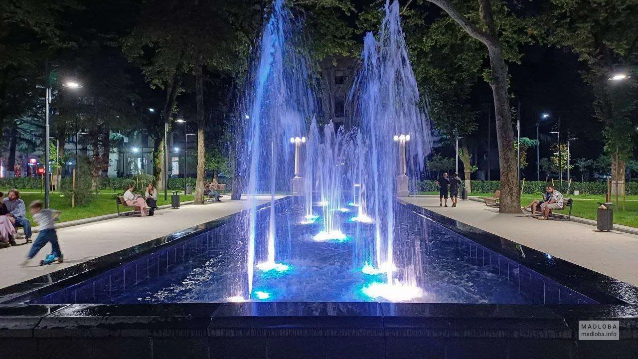 Фонтаны в центральном парке Кутаиси