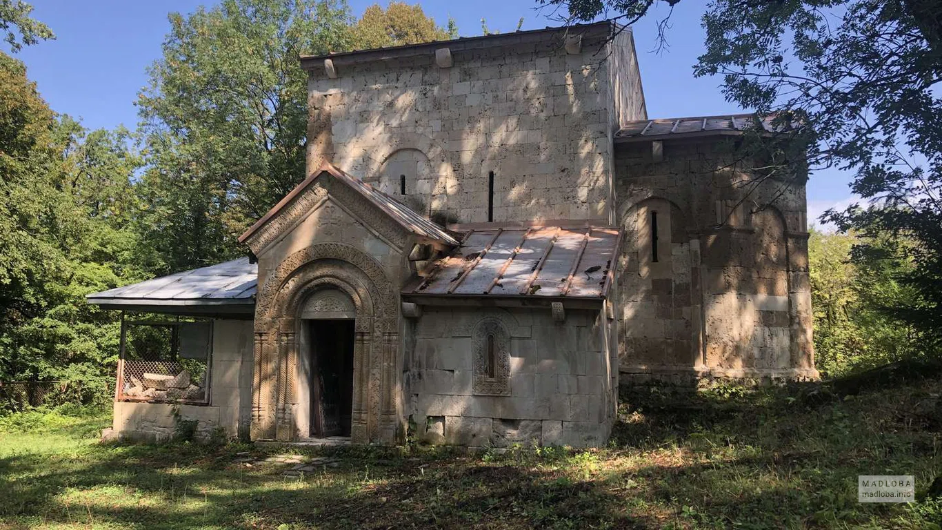 Церковь Архангела в Земо Крихи