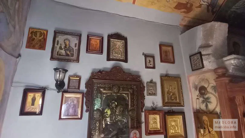 Иконы в церкви Чахедана