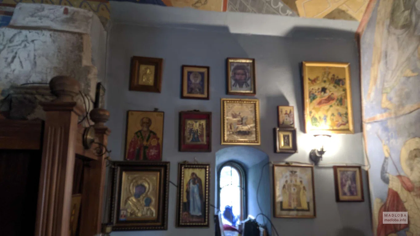 Иконы в церкви Чахедана