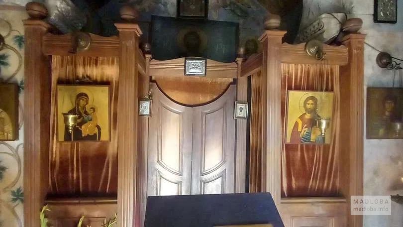 Алтарь в церкви Чахедана