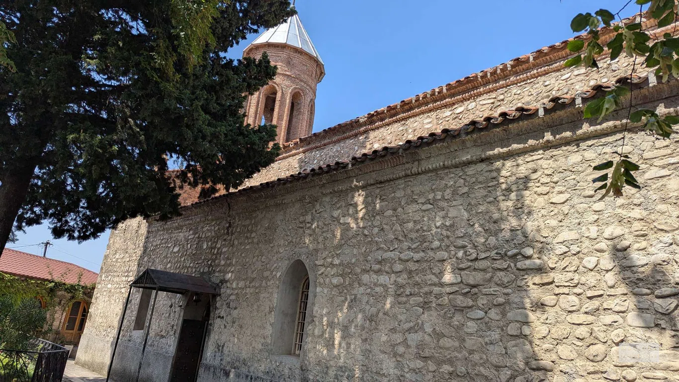 Фасад церкви Преображения в Телави