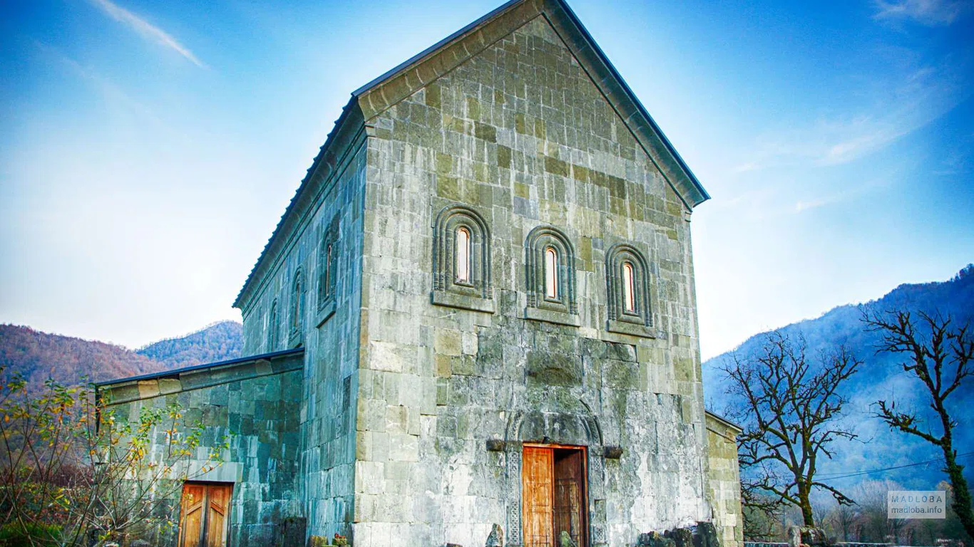 Церковь Скури
