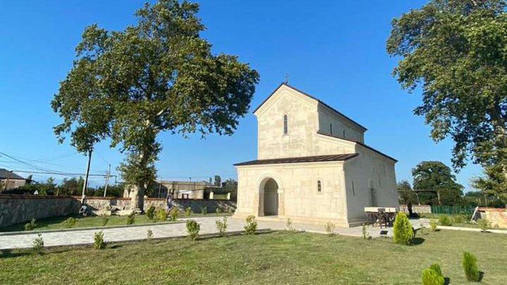 Церковь Святых Петра и Павла в селе Мелаури