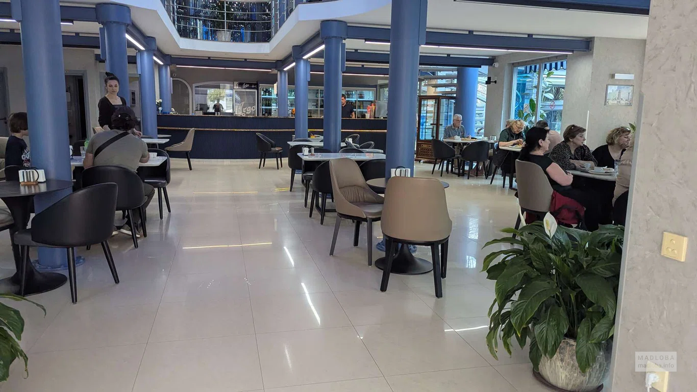 Большой зал в кафе Церодена