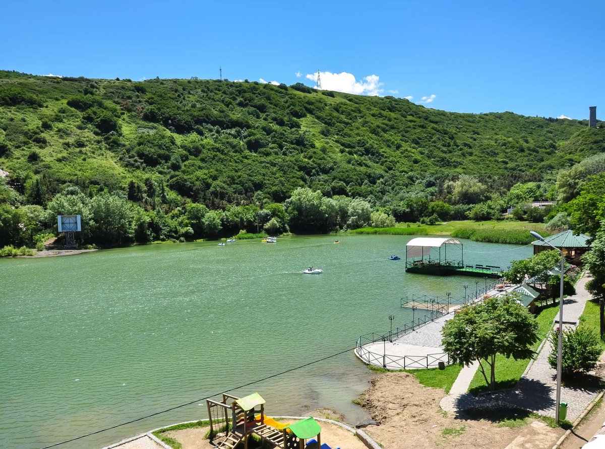 Turtle-lake-in-Tbilisi