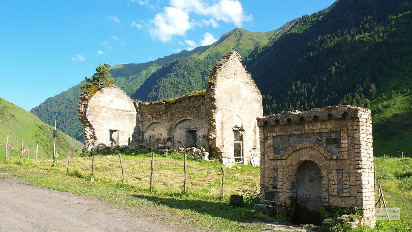 Руины здания в Тушети