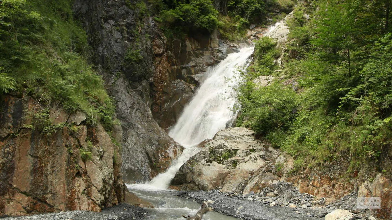 Водопад в Тушетском национальном парке