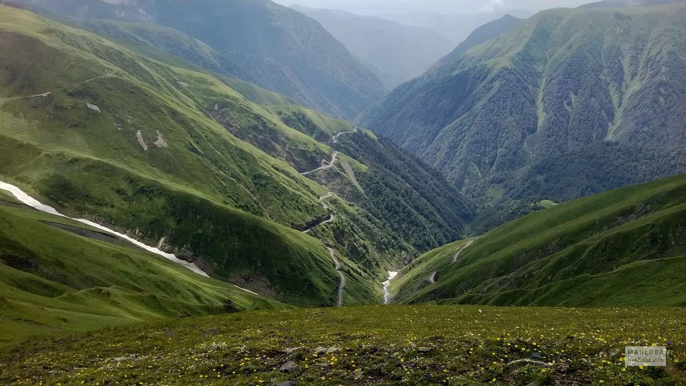Горное ущелье в Тушетском национальном парке