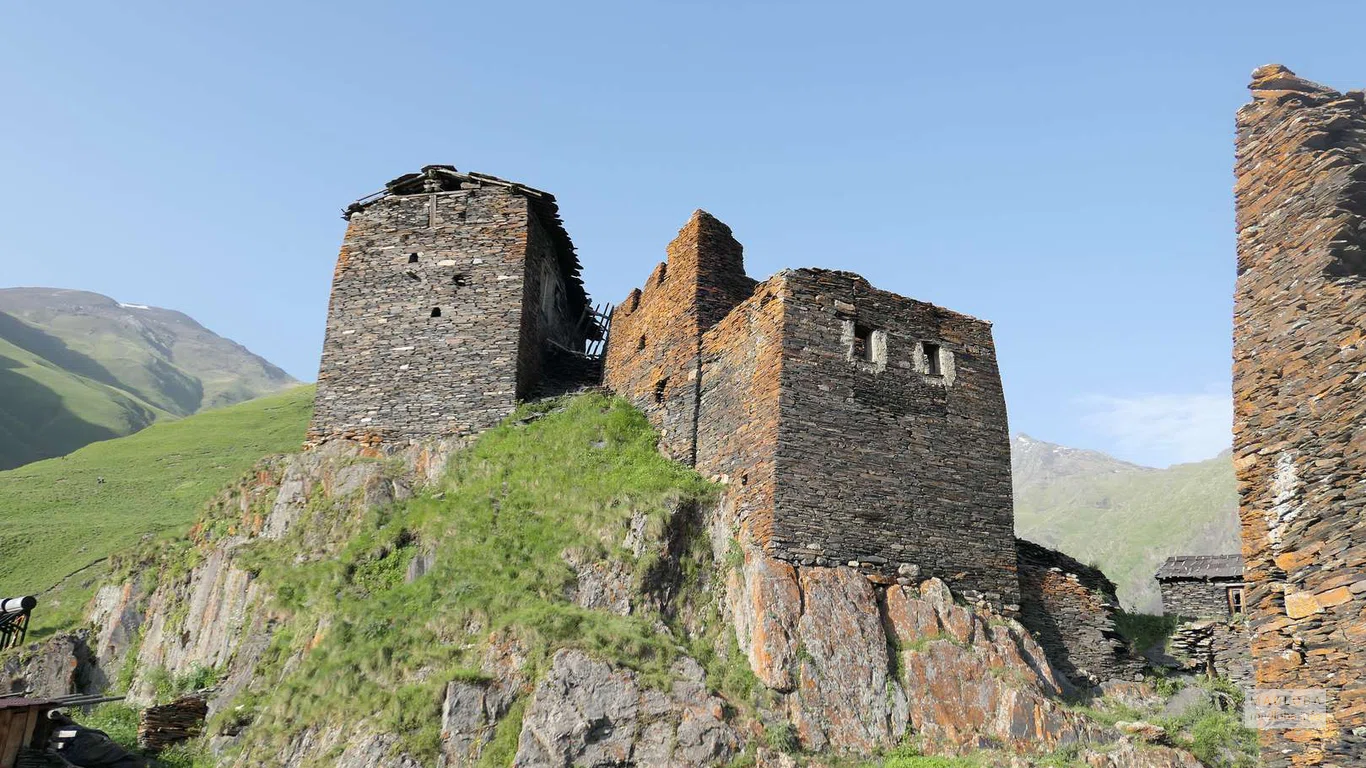 Руины крепости в Тушетском национальном парке