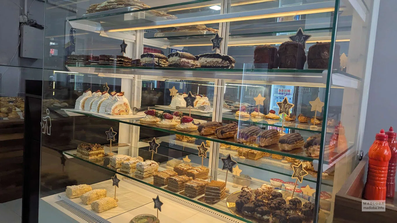 Вкусные десерты в кафе Tuta