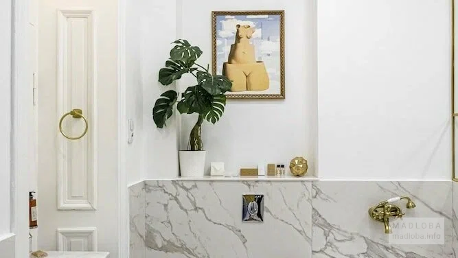 Ванная комната в отеле Unfound Door