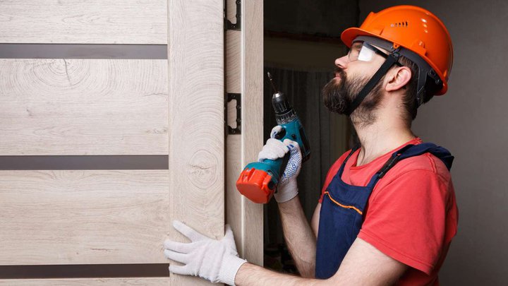 Door installer Ruslan Putkaradze