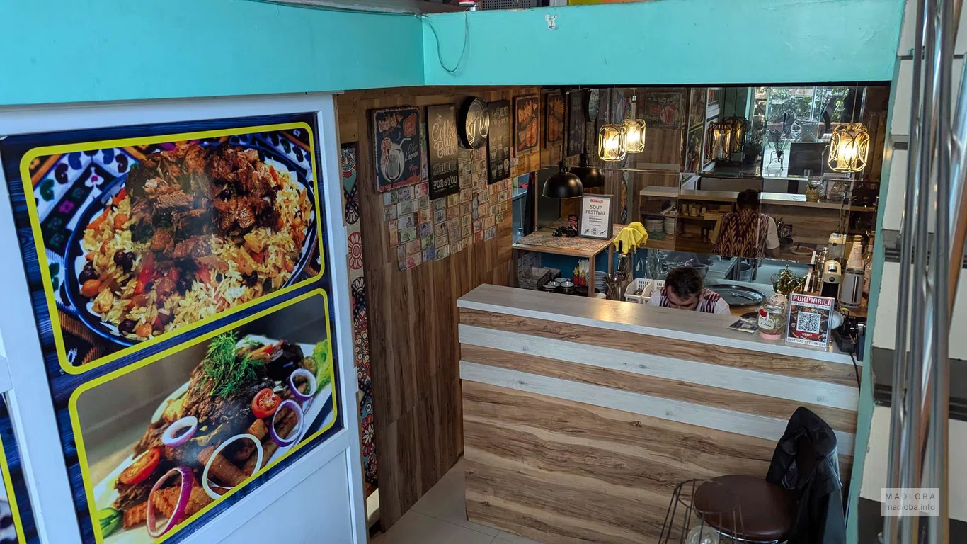 Вход в ресторан Uzbek kitchen в Батуми