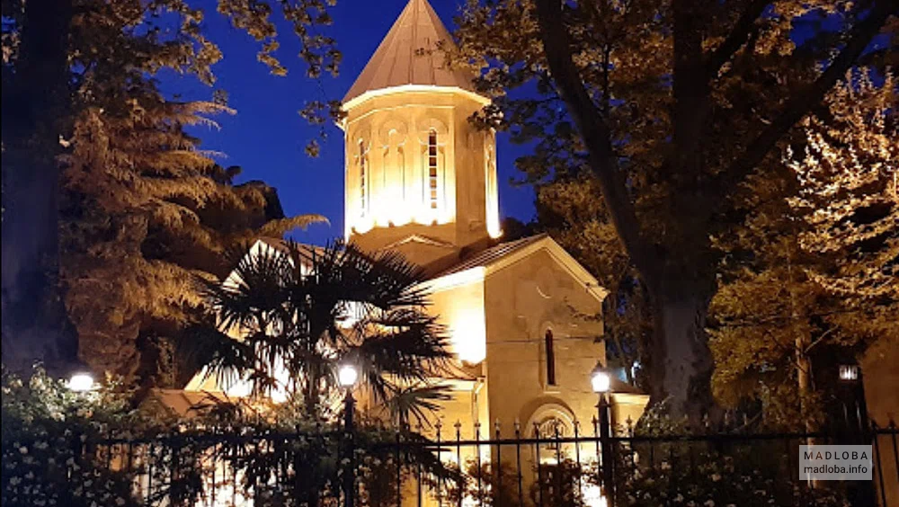 Церковь Ваке Самеба в ночное время