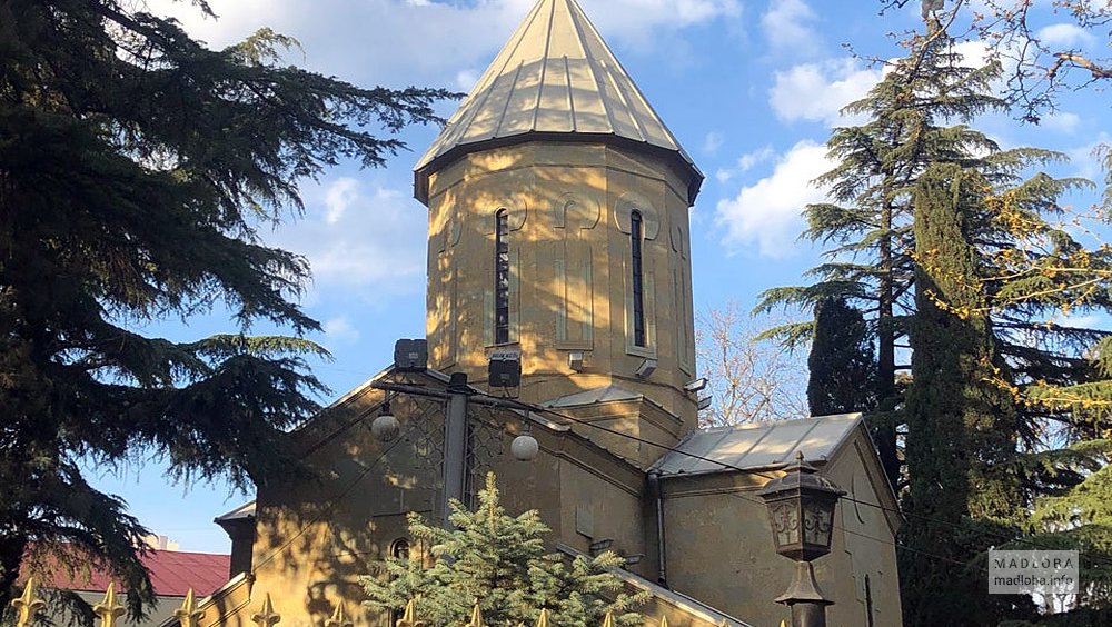Церковь Ваке Самеба в Тбилиси