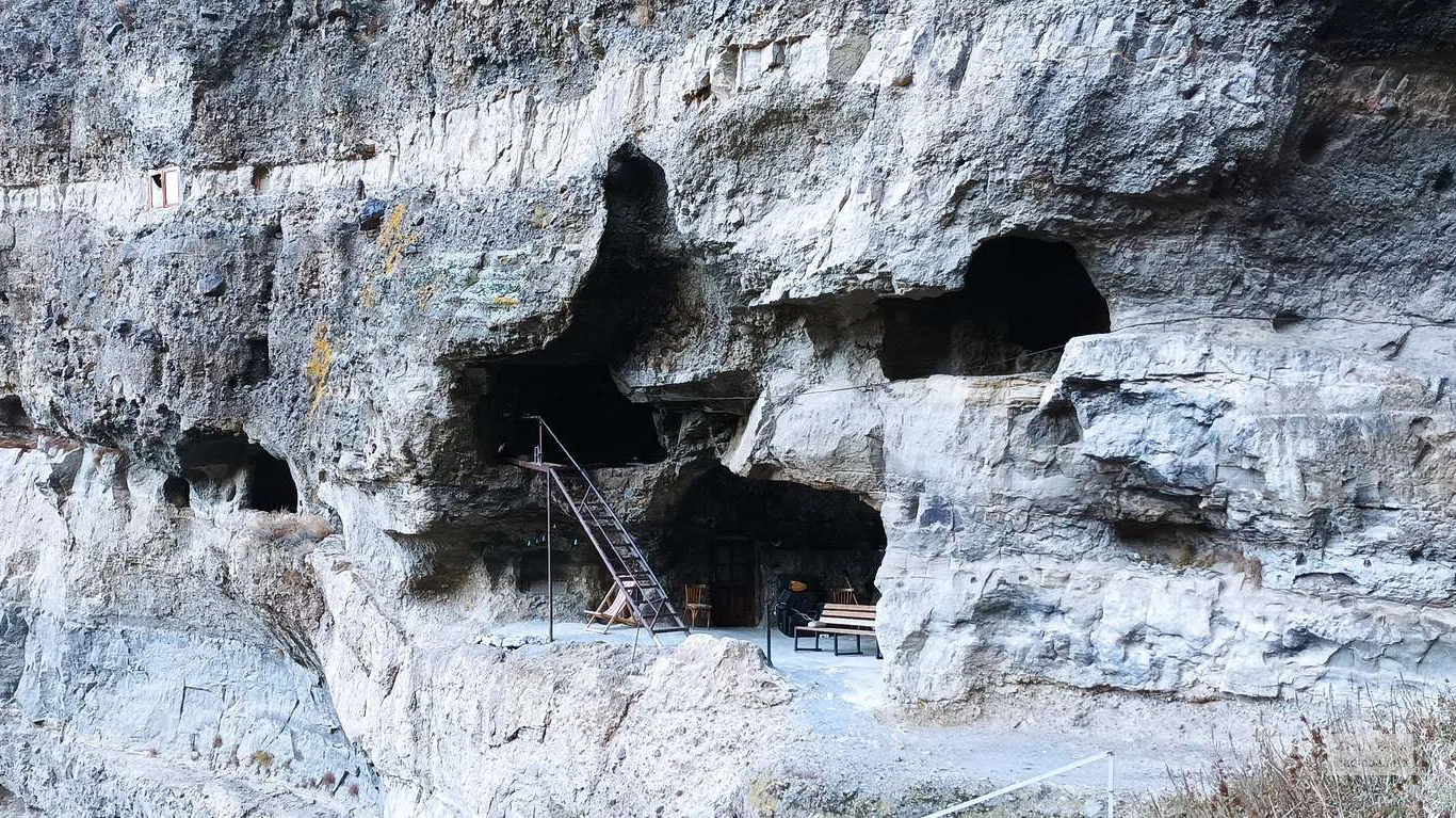 Причудливые формы пещер Ванис-Квабеби