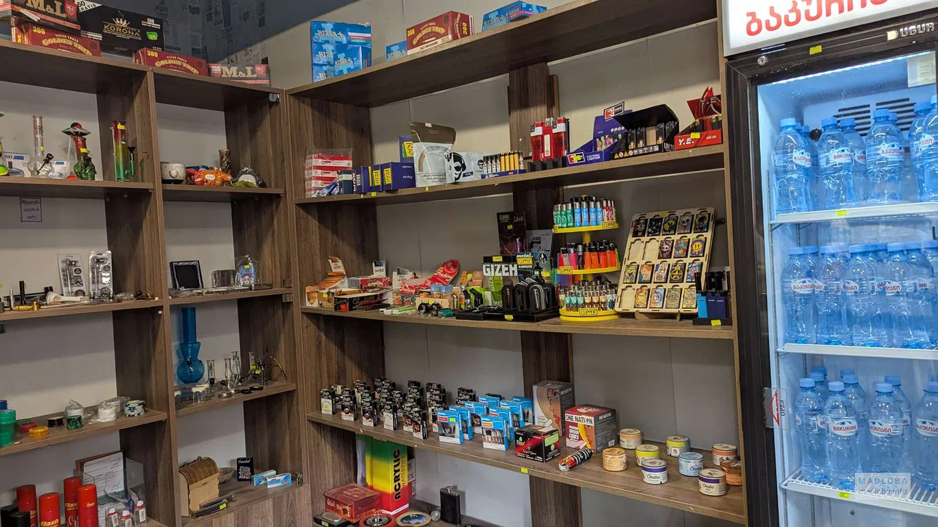 Магазин электронных сигарет и аксессуаров "Vape Shop" на ул. Горгиладзе 12 в Батуми