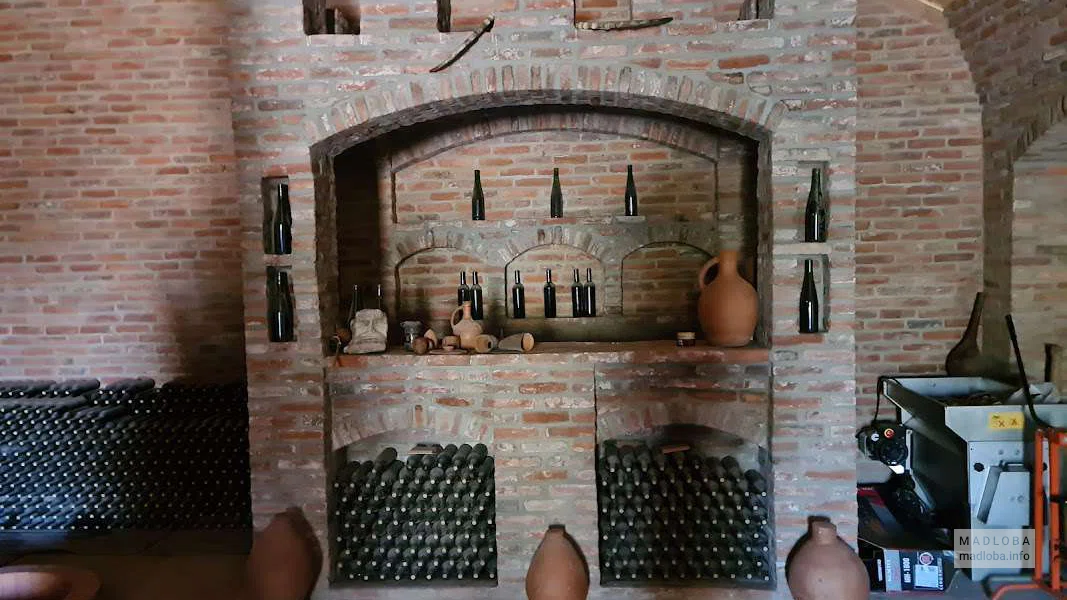 Винный погреб на винодельне Vazis Xidi