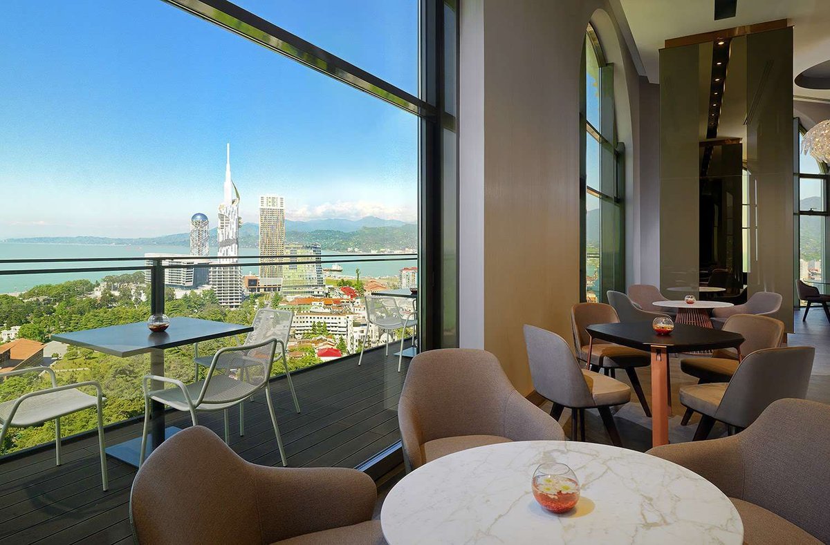 Вид на Батуми из "360 Sky Bar" (ресторан)