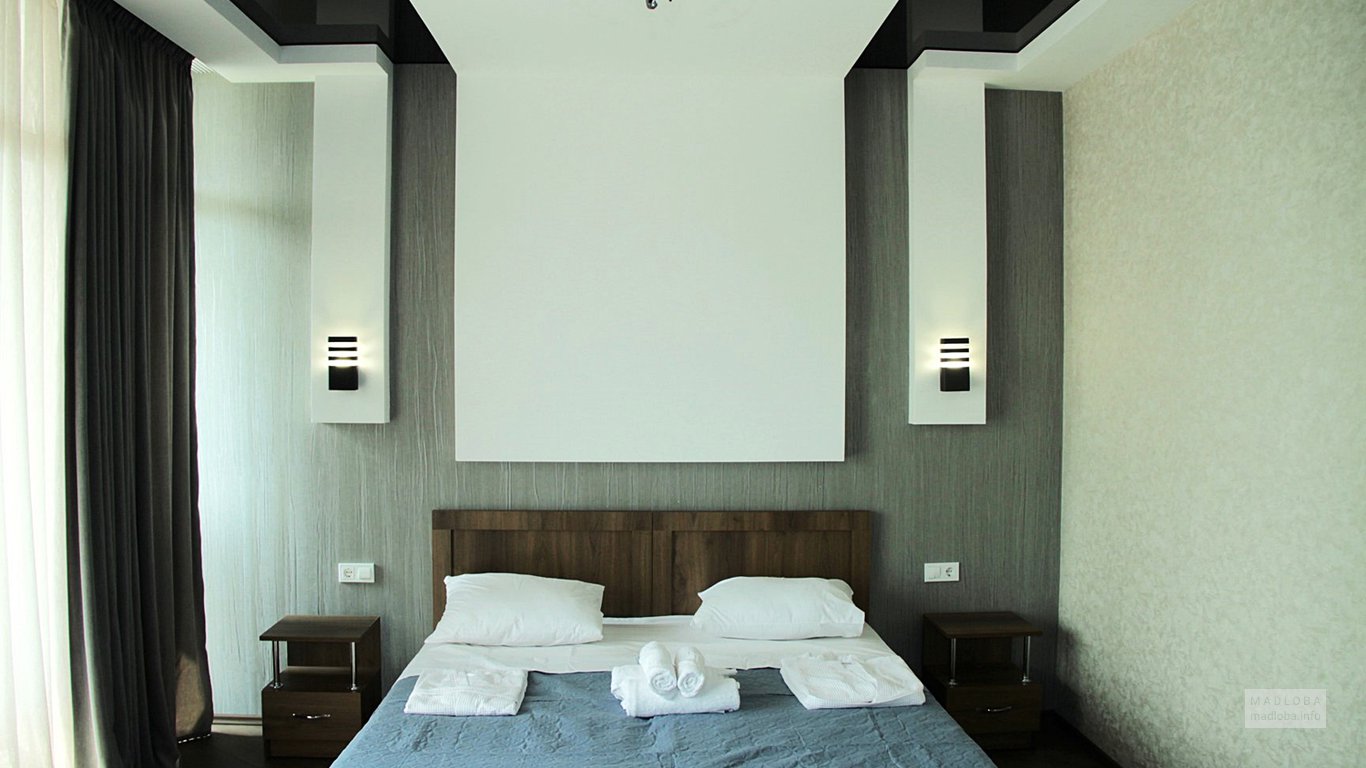 Кровать в номере отеля Вилла Веранда
