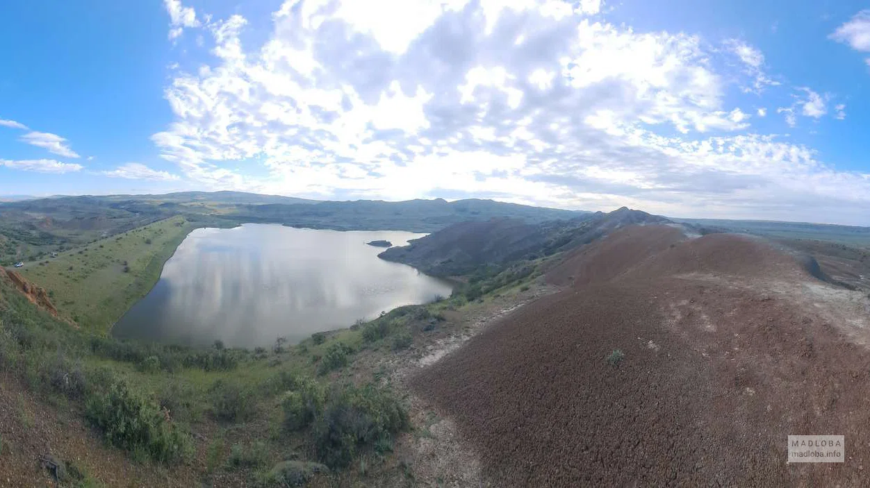 Панорамный вид с высоты птичьего полета на Водохранилище Мравальцкаро
