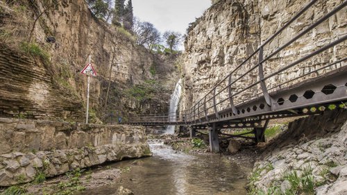 Вид на водопад Легвтахеви в Тбилиси