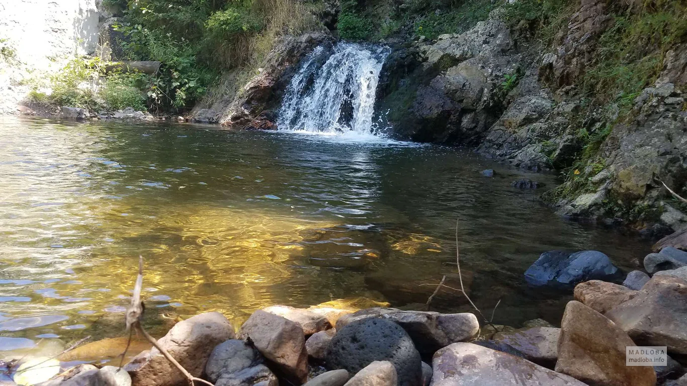 Озеро Водопада Бижниси