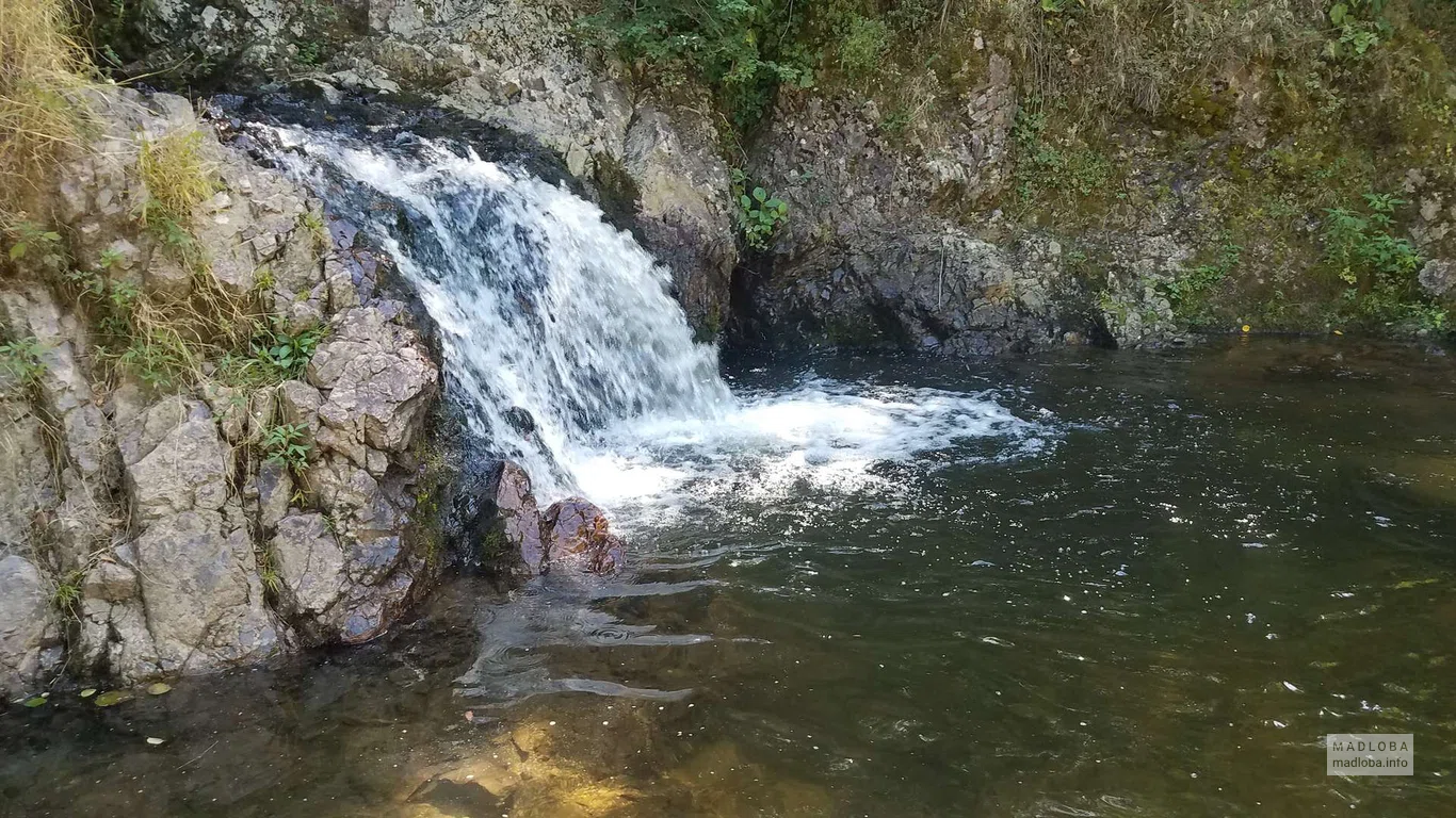 Миниатюрный Водопад Бижниси