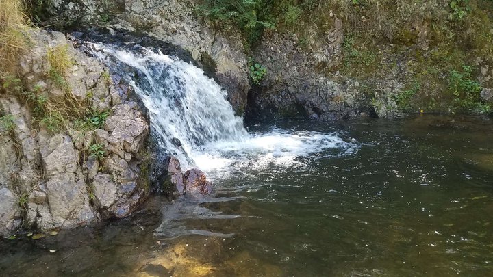 Bizhnisi Waterfall