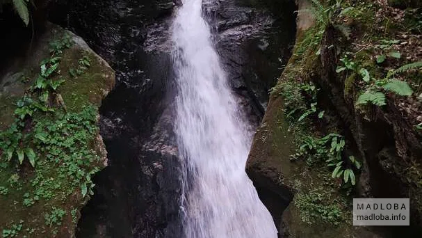 Водопад Чкуми летом