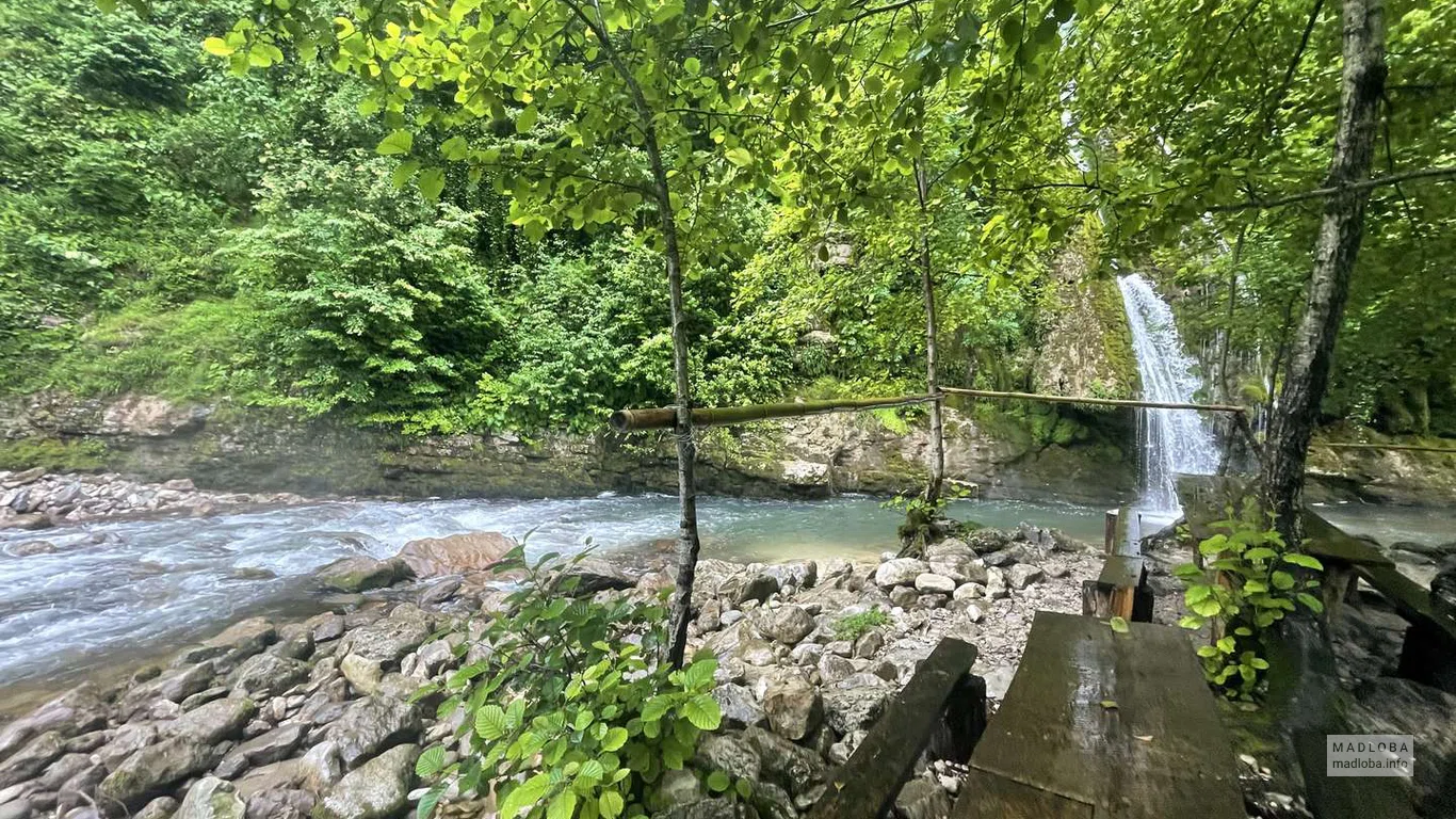 Место для отдыха у Водопада Кагу (Жужги)