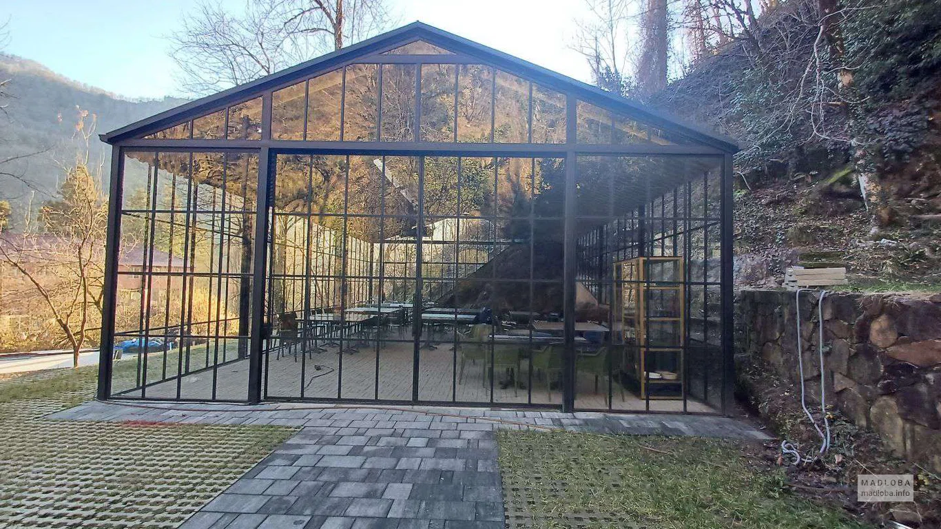 кафе рядом с водопадом Kibura в Аджарии