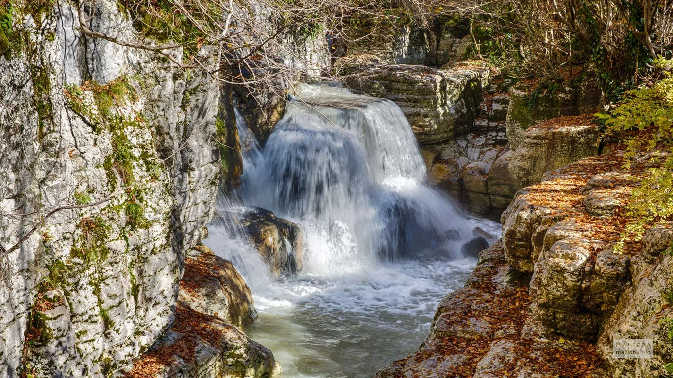 Полноводный Водопад Кинчха