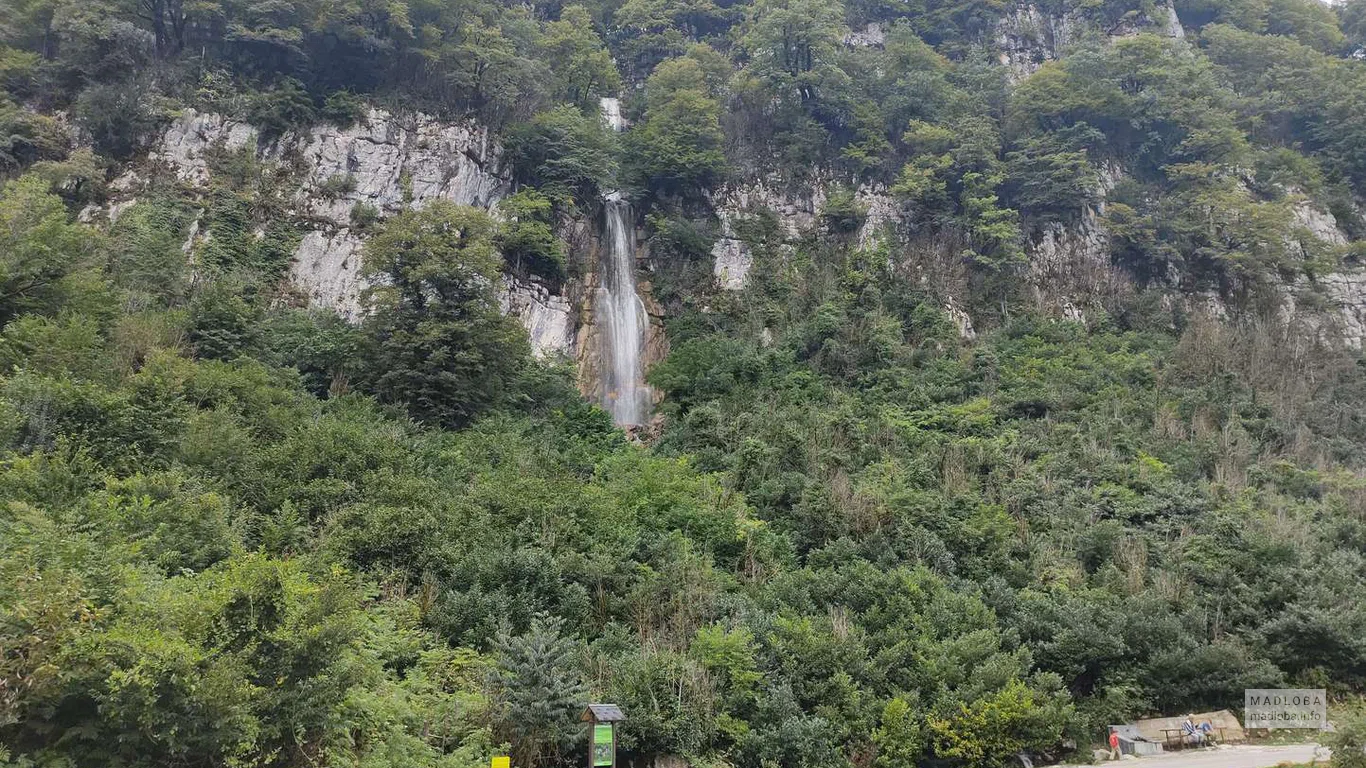 Панорамный вид на Водопад Мухура
