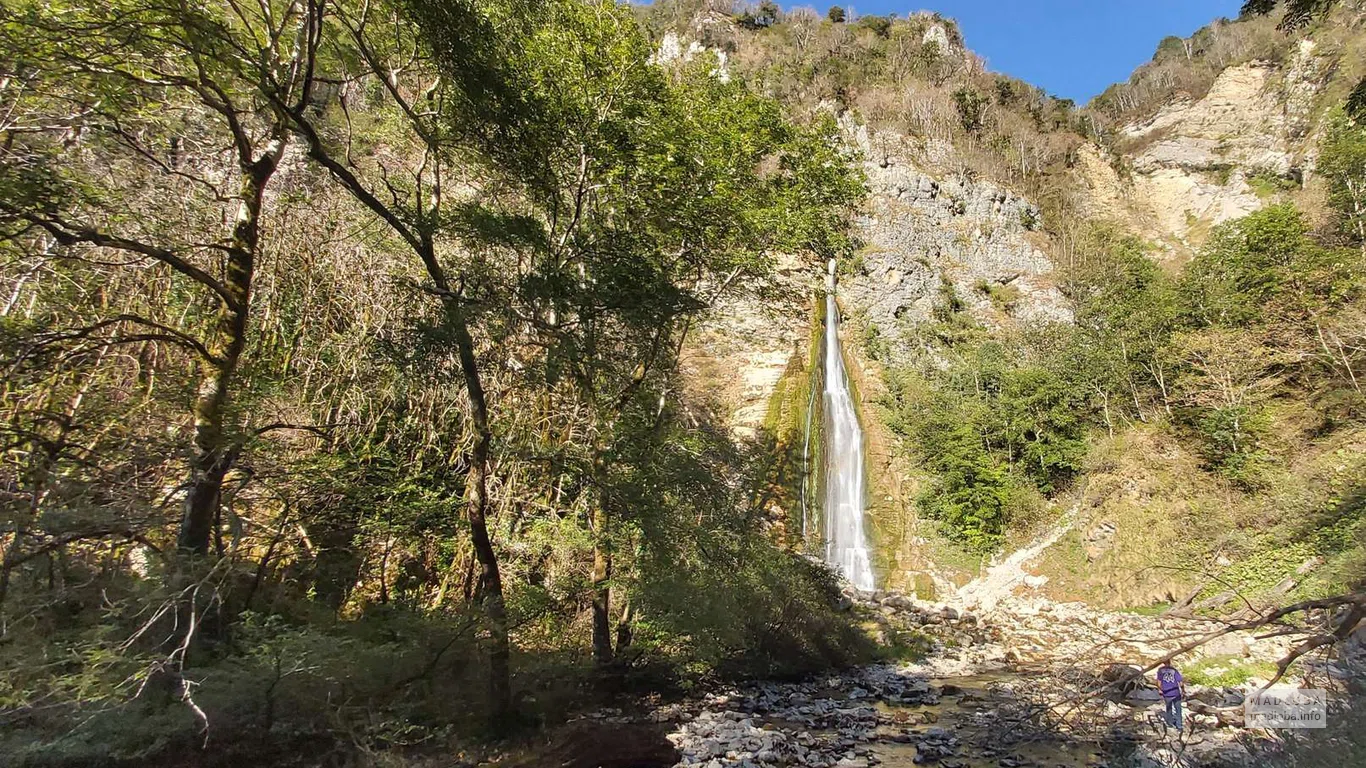 Панорамный вид на Водопад Ониоре